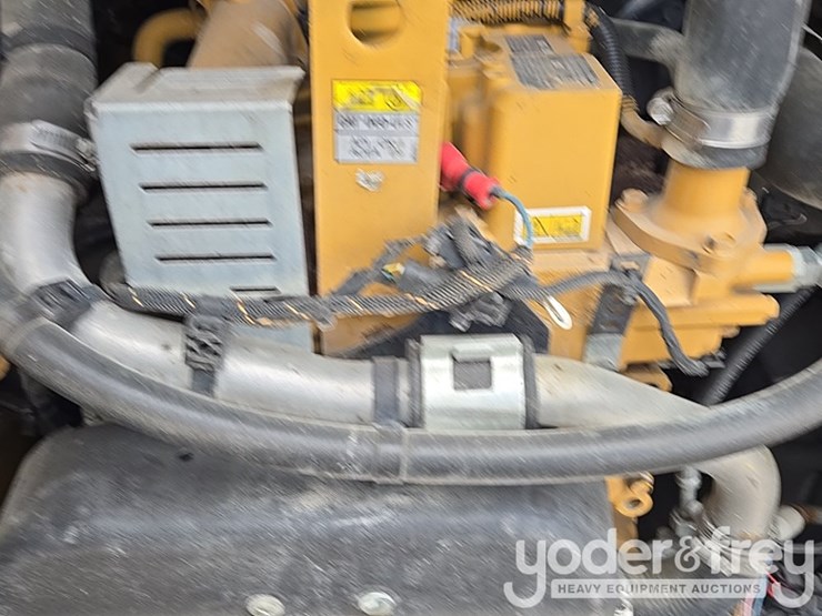 2021-caterpillar-289d3-image-44