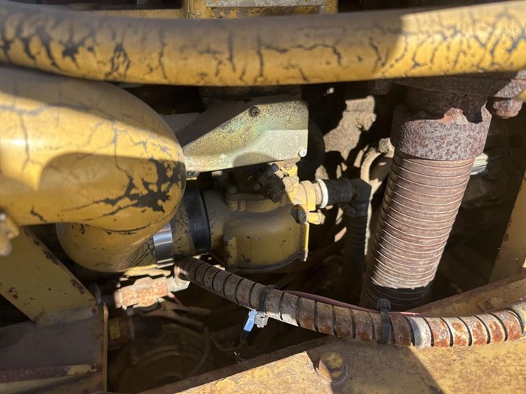 caterpillar-t80d-image-28