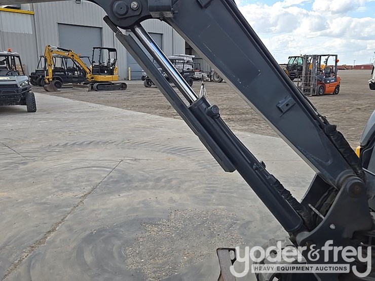 2019-deere-26g-image-33