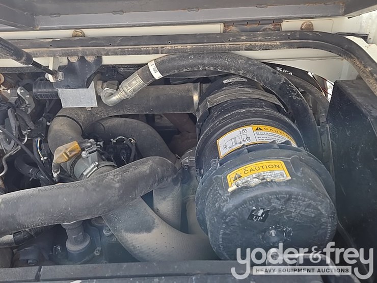 2019-takeuchi-tl8-image-29