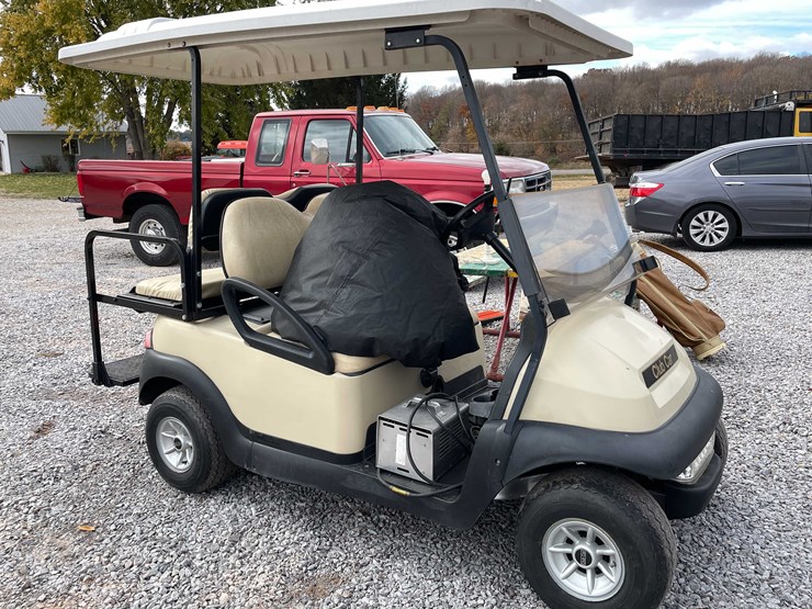 #3020-•-club-car-electric-golf-cart-image-3