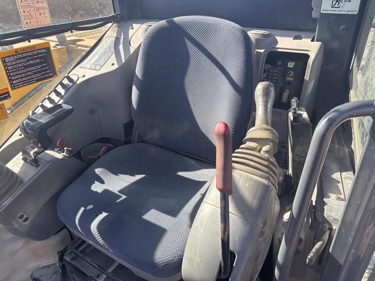 2013-deere-85d-image-48