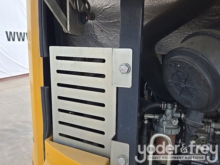 2019-deere-26g-image-43