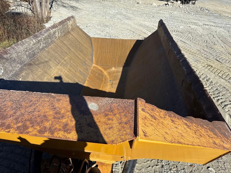 2015-caterpillar-745c-image-12