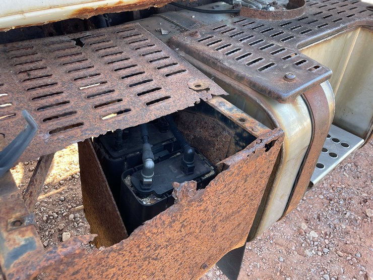 #3006-•-1999-chevy-c6500-single-axle-dump-flatbed-truck-(title-in-delay)-image-51