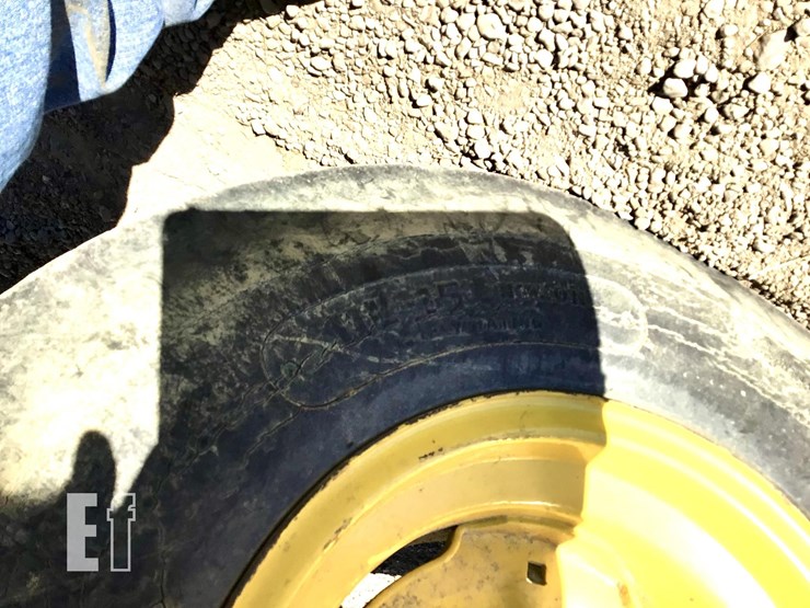 john-deere-2440-image-24