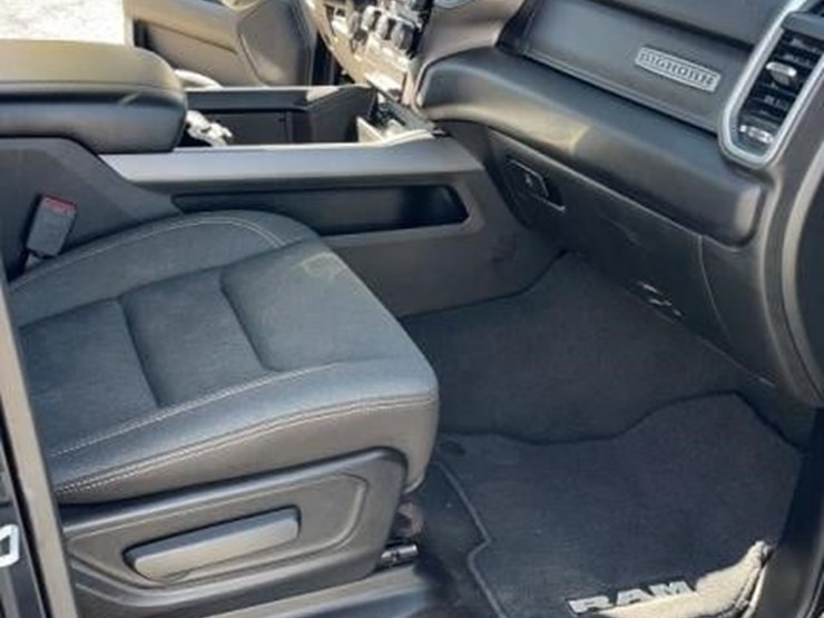 2019-ram-1500-big-horn-image-22