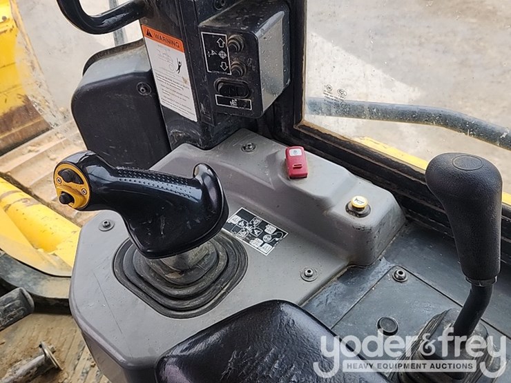 2021-komatsu-d71exi-24-image-23