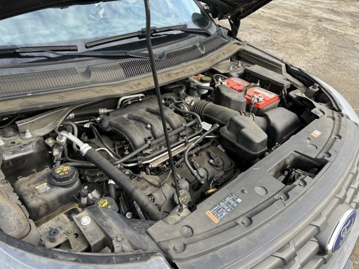 2017-ford-explorer-image-16