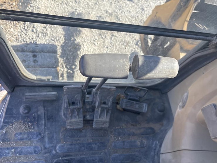 2013-deere-85d-image-55