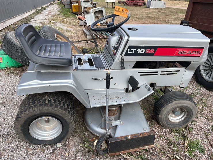 #3131-•-sears-lt-1036-lawn-tractor-image-4