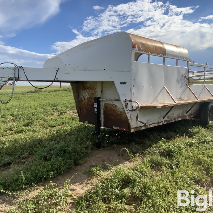 1985 Easley S/A Gooseneck Livestock Trailer
