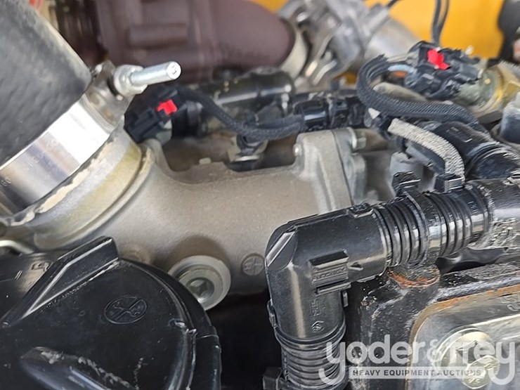 2019-caterpillar-tl1255d-image-100