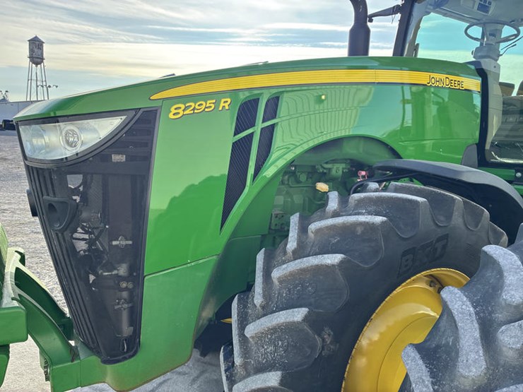 2015-john-deere-8295r-image-37
