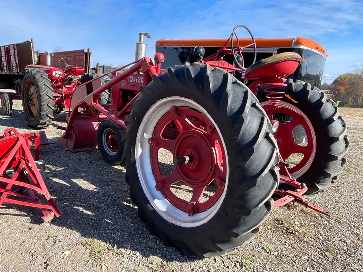 #3012-•-mccormick-farmall-h-narrow-front-tractor-with-loader-image-8