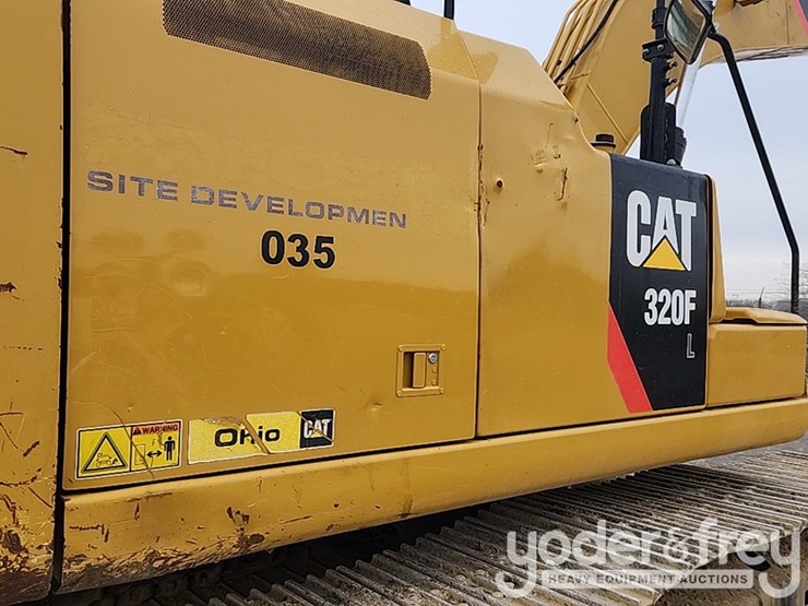 2016-caterpillar-320fl-image-8