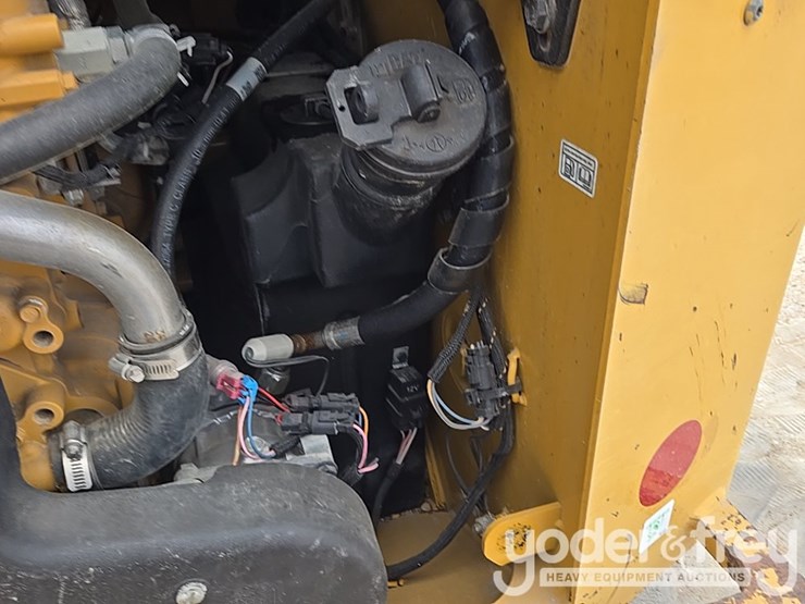 2021-caterpillar-289d3-image-45