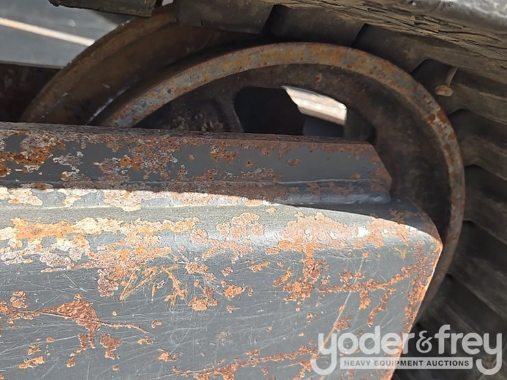 2019-deere-26g-image-18