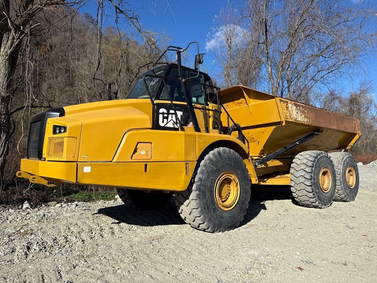 2015-caterpillar-745c-image-2