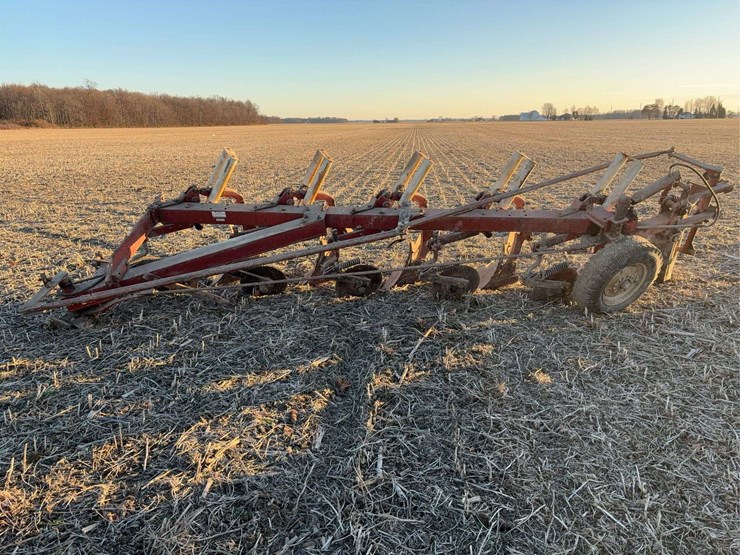 international-710-image-10