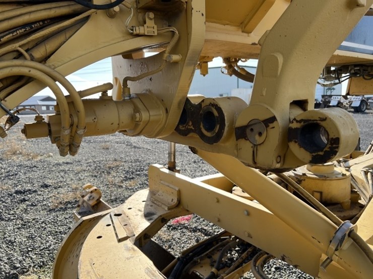 2006-caterpillar-160h-image-26