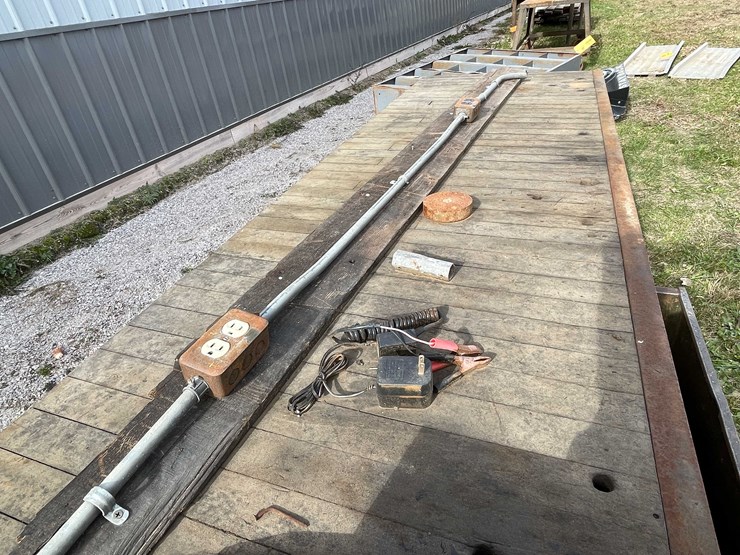 #3141-•-shop-bench-and-vice-image-6