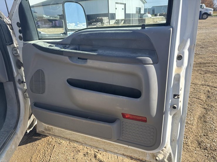 2000-ford-f550-image-29