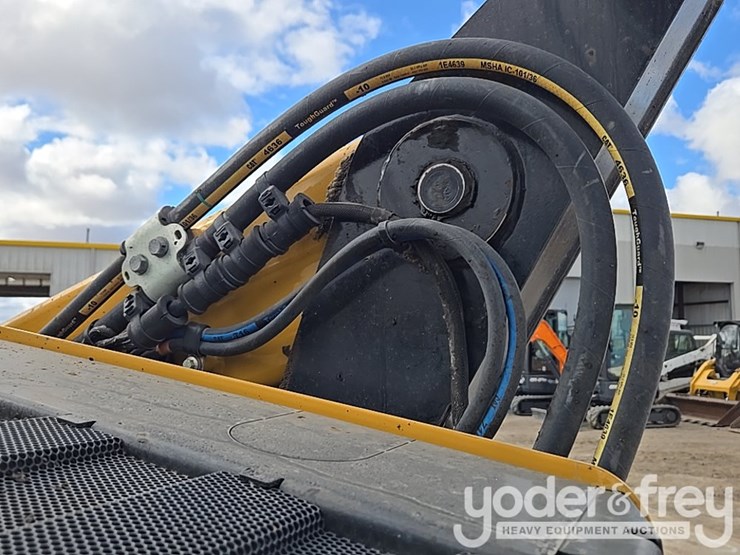 2021-caterpillar-289d3-image-31