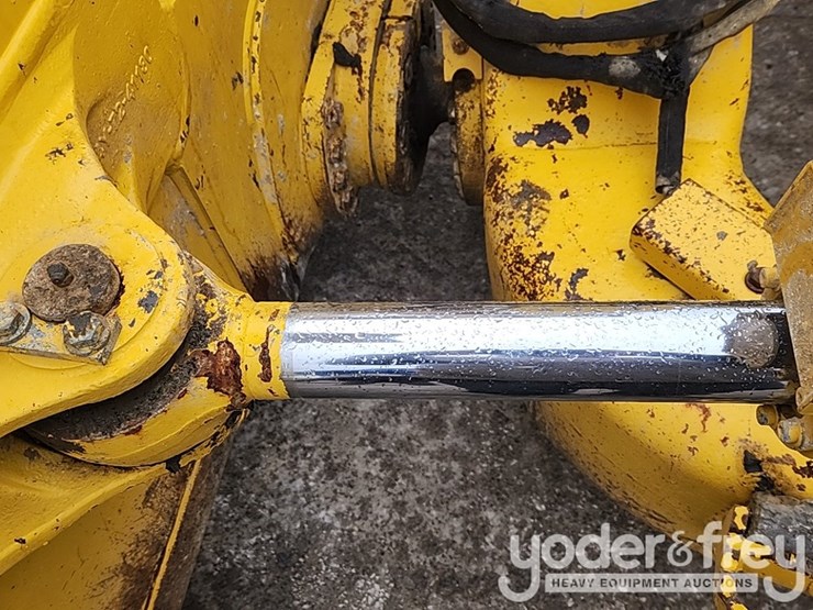 2021-komatsu-d71exi-24-image-16