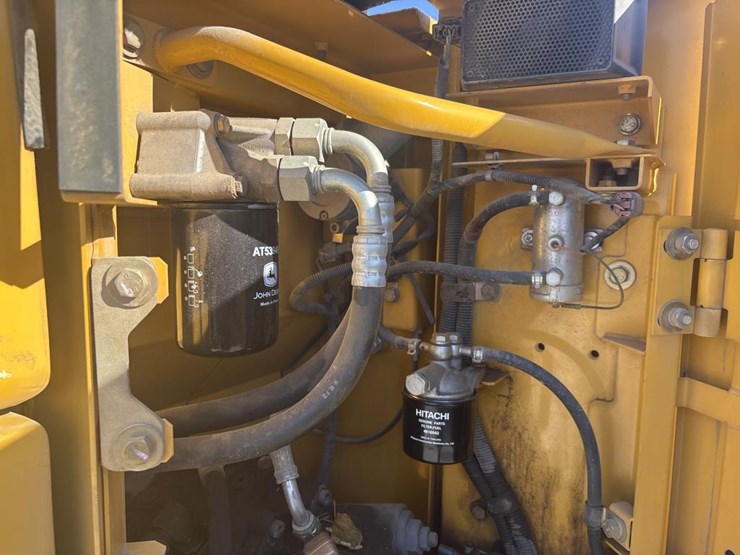 2013-deere-85d-image-19