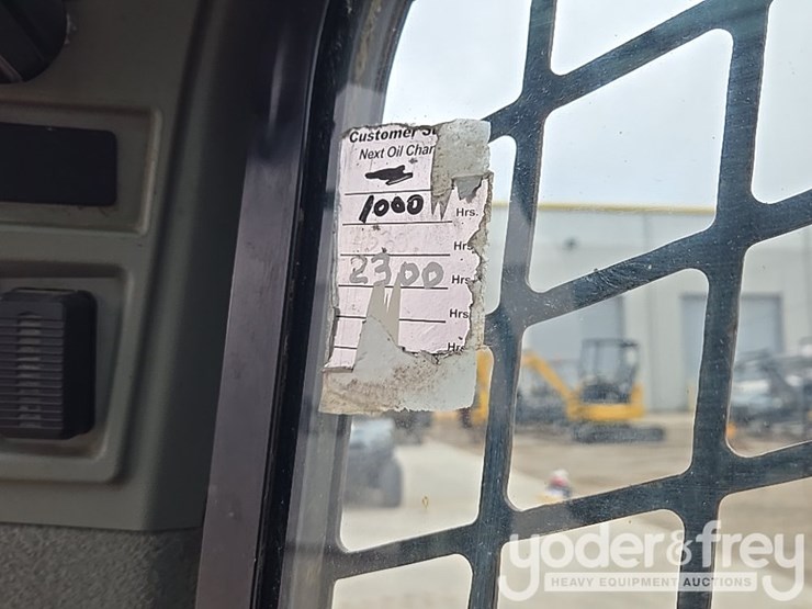 2021-caterpillar-299d3-image-51