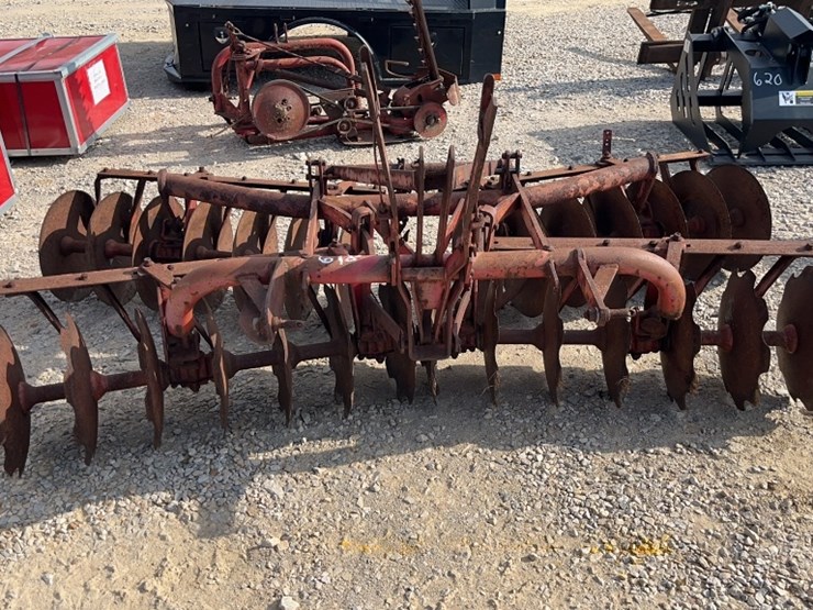 massey-ferguson-8-image-1