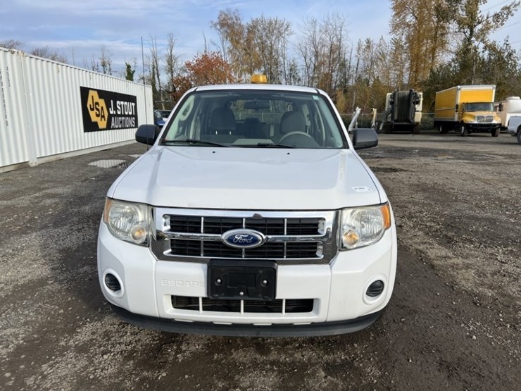 2011-ford-escape-image-8