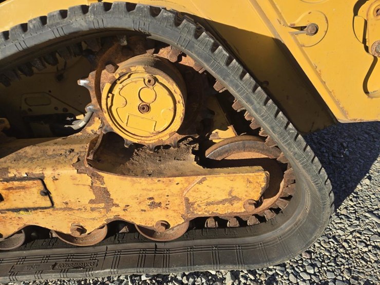 2020-caterpillar-259d3-image-40