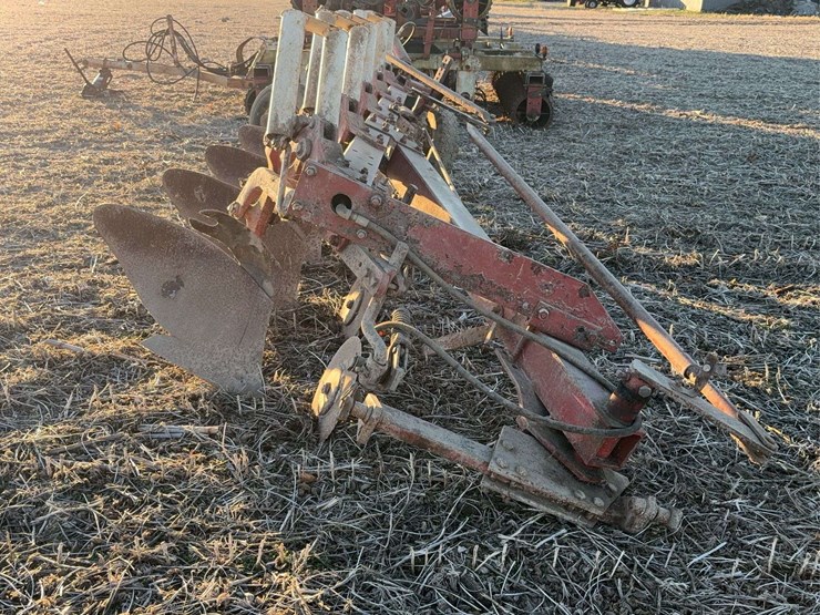 international-710-image-12