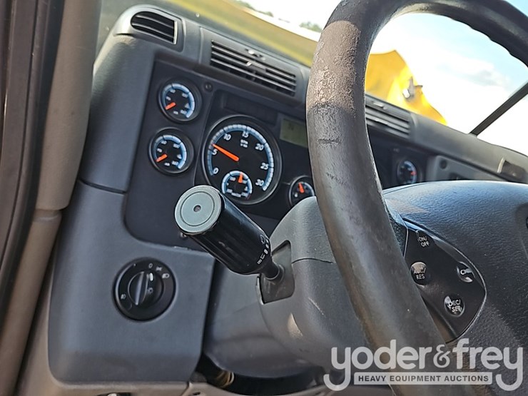 2019-freightliner-cascadia-image-37