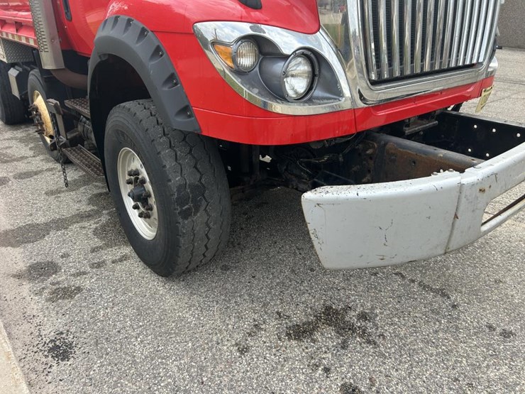 #1673-•-2002-international-workstar-tri-axle-dump-truck-image-25