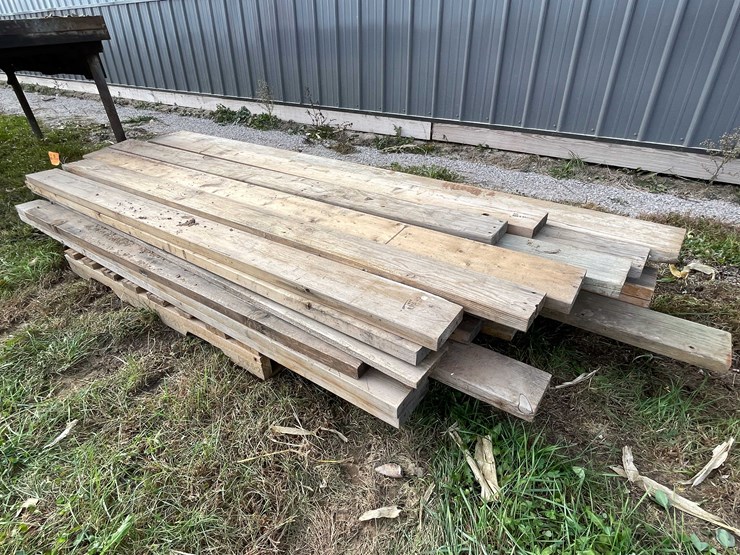 #3149-•-pallet-of-various-lumber-image-1