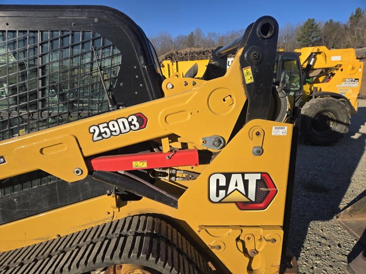 2020-caterpillar-259d3-image-21