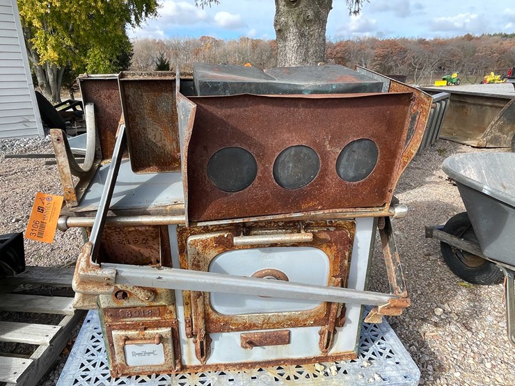 #3106-•-vintage-wood-cook-stove-image-2