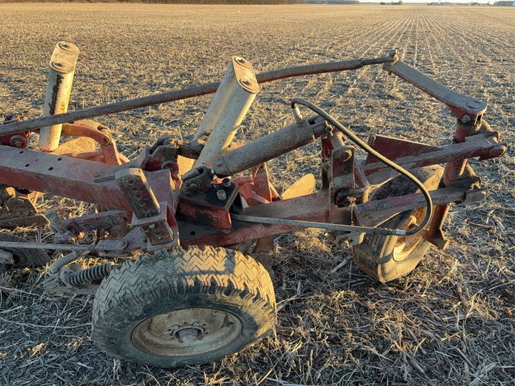 international-710-image-9