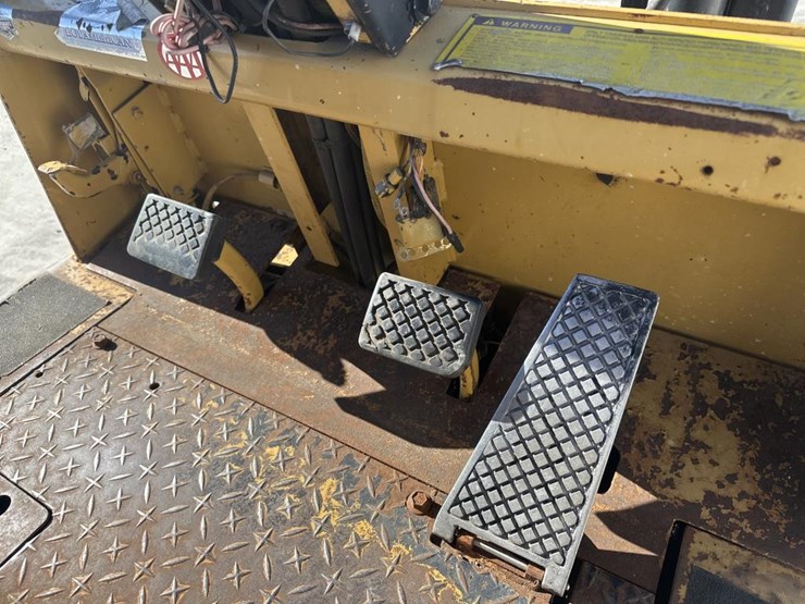 caterpillar-t80d-image-25