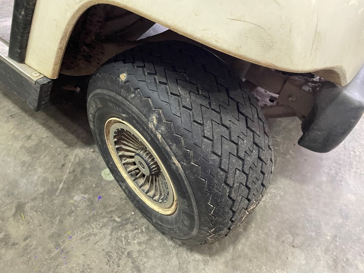 #3041-•-1996-yamaha-gas-golf-cart-image-7