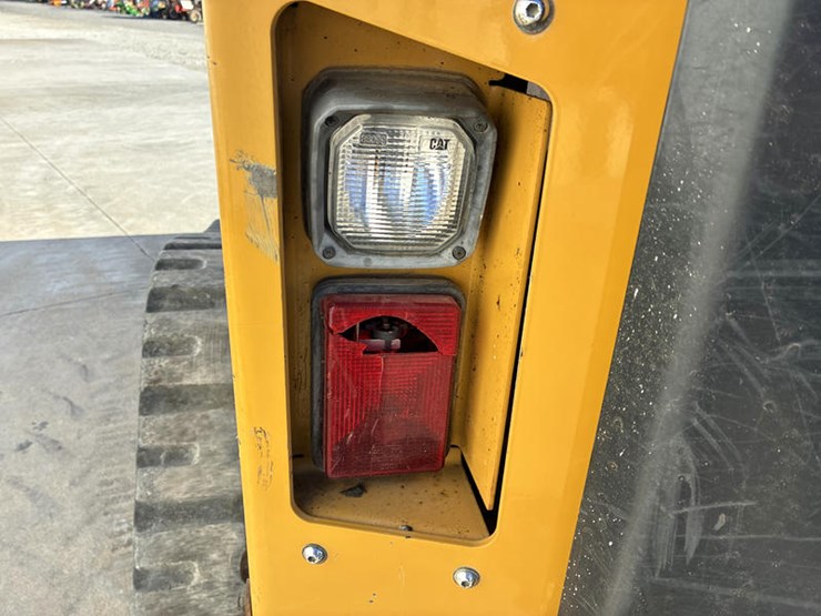 2018-caterpillar-259d-image-36