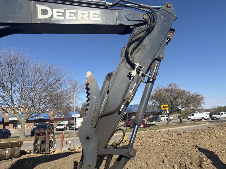 2013-deere-85d-image-29
