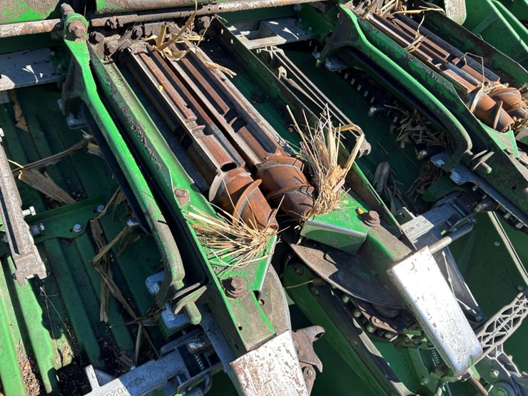 2022-john-deere-c12f-image-18