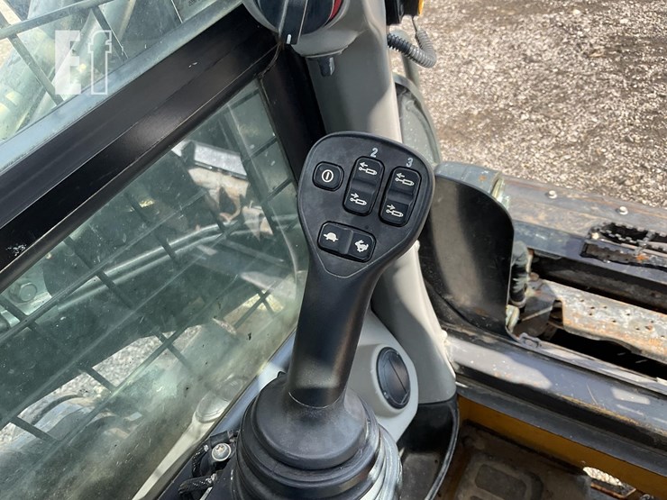 2022-new-holland-c337-image-19