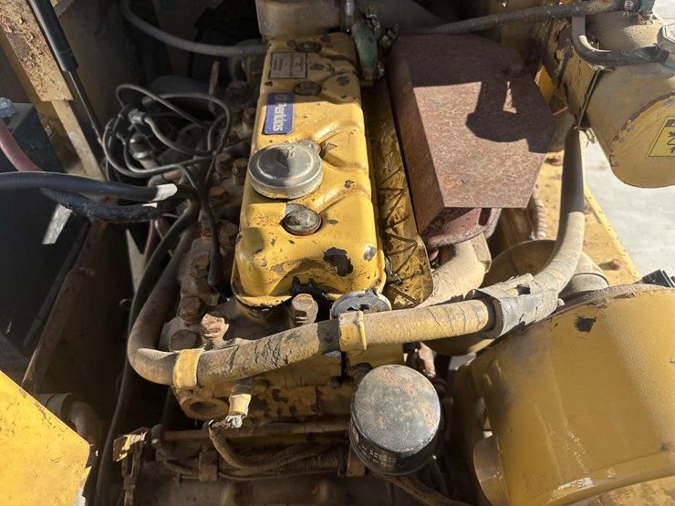 caterpillar-t80d-image-29