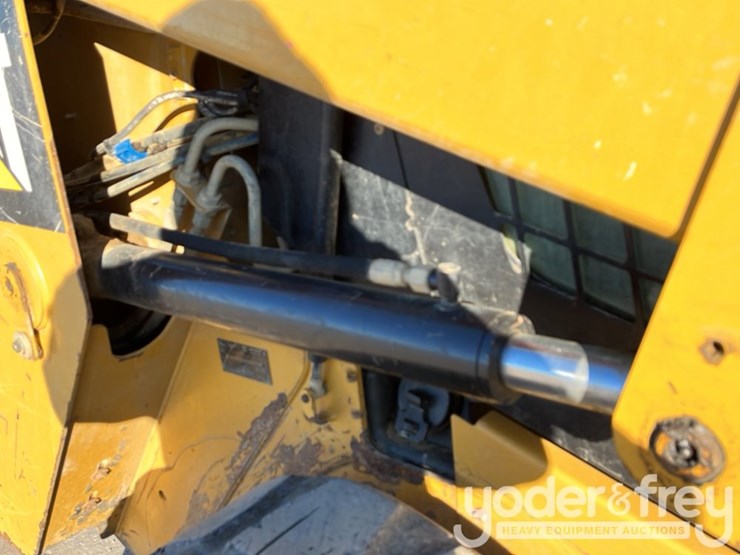 2014-caterpillar-279d-image-10