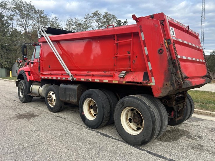 #1673-•-2002-international-workstar-tri-axle-dump-truck-image-3
